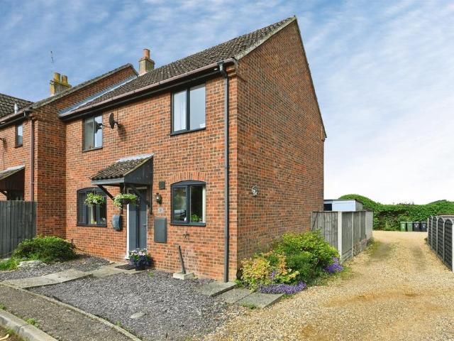 3 bedroom end of terrace house for sale