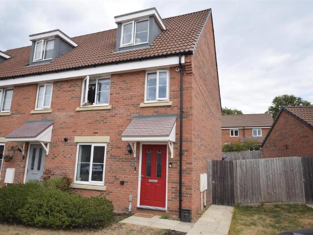 3 bedroom end of terrace house for sale