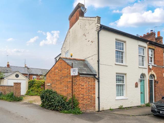 3 bedroom end of terrace house for sale