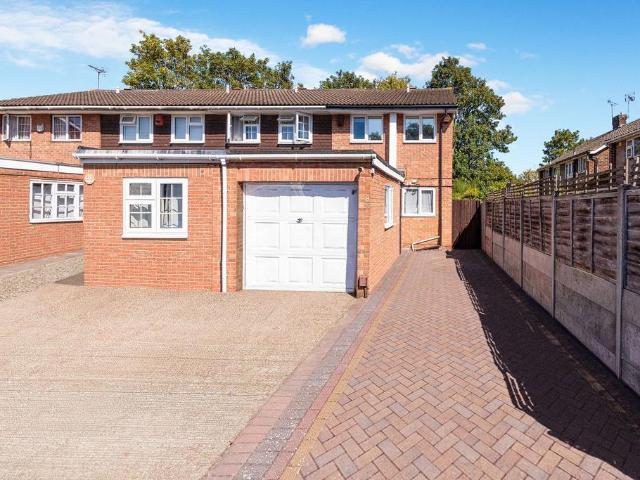 3 bedroom end of terrace house for sale