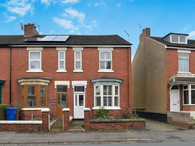 3 bedroom end of terrace house for sale
