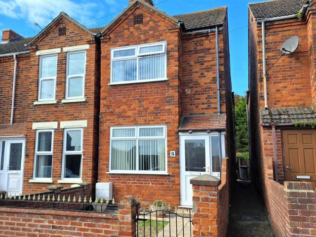 3 bedroom end of terrace house for sale