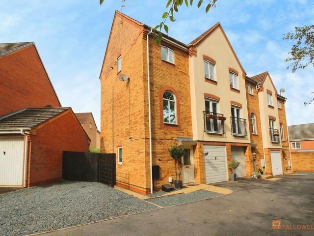 3 bedroom end of terrace house for sale