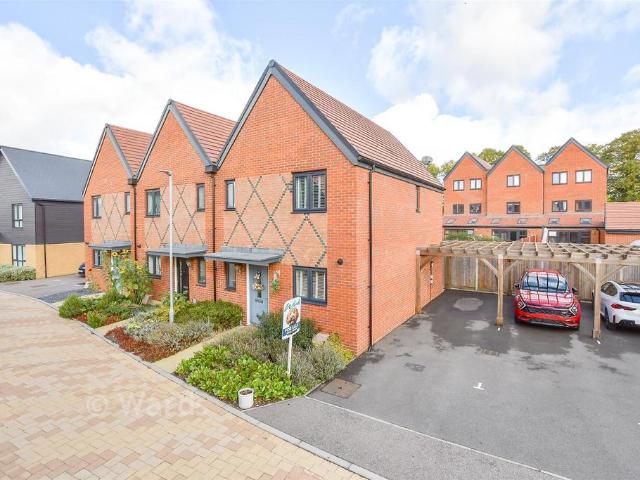 3 bedroom end of terrace house for sale