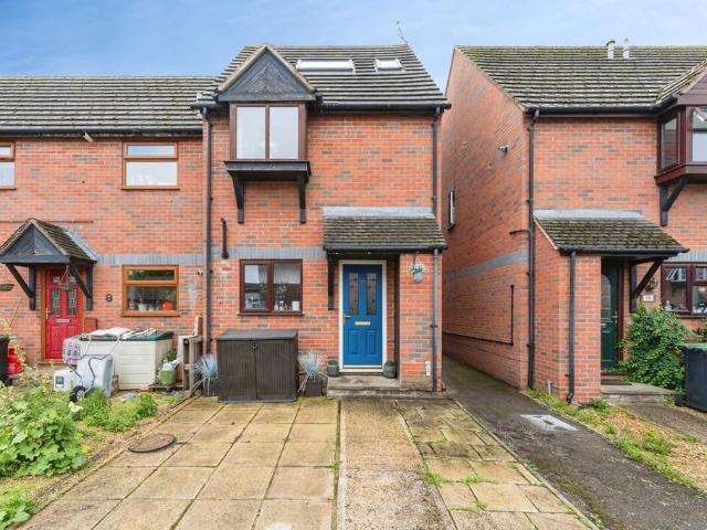 3 bedroom end of terrace house for sale