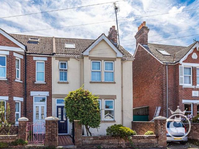 3 bedroom end of terrace house for sale