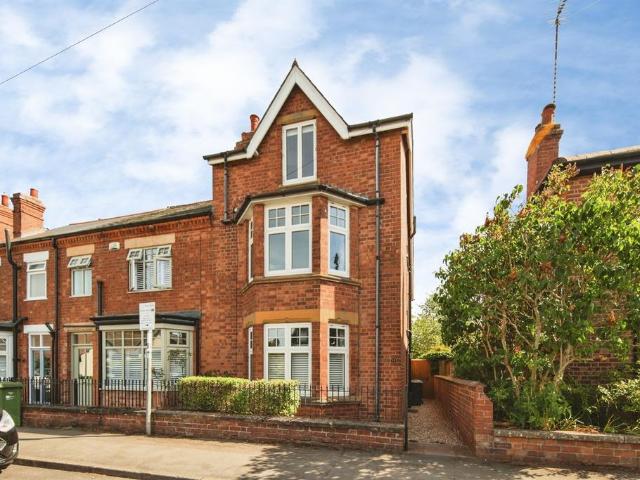 3 bedroom end of terrace house for sale