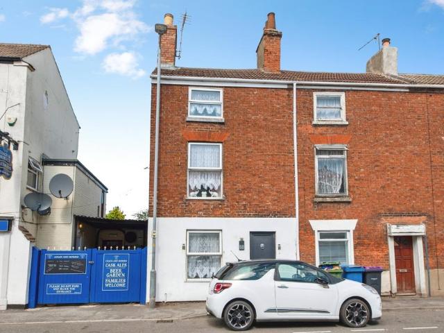 3 bedroom end of terrace house for sale