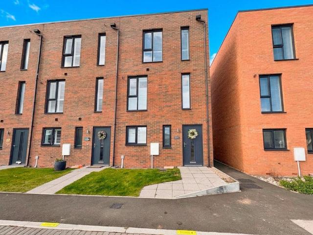 3 bedroom end of terrace house for sale