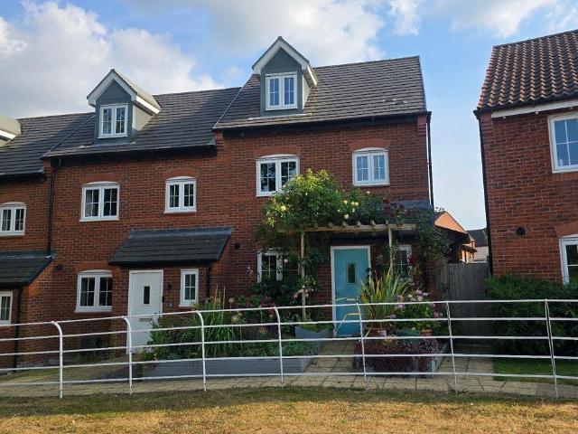 3 bedroom end of terrace house for sale