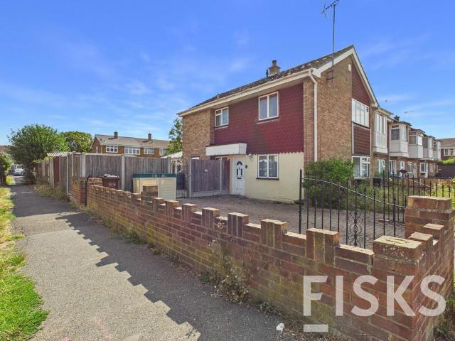 4 bedroom end of terrace house for sale