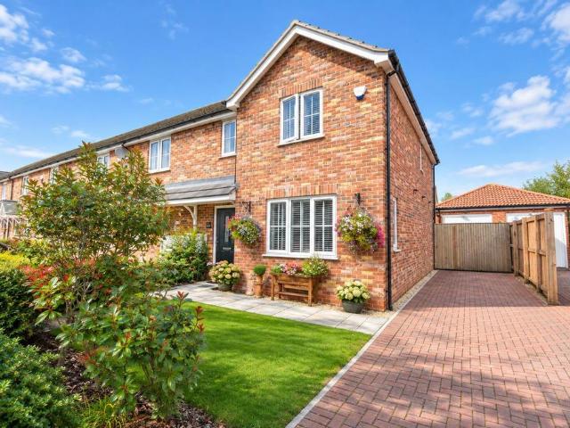 3 bedroom end of terrace house for sale