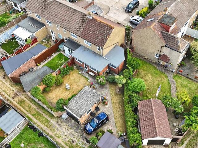 3 bedroom end of terrace house for sale