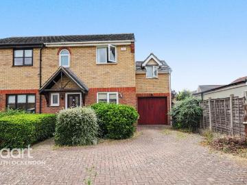 3 bedroom end of terrace house for sale