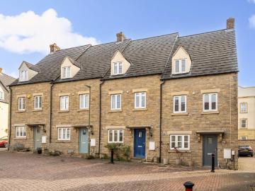 3 bedroom end of terrace house for sale