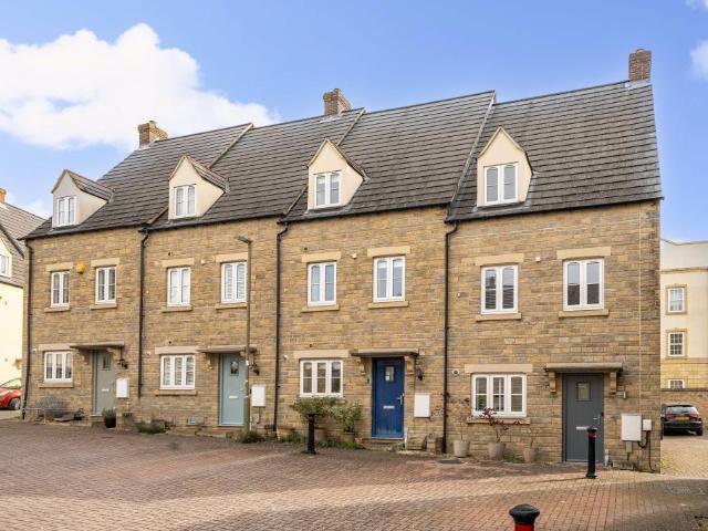 3 bedroom end of terrace house for sale