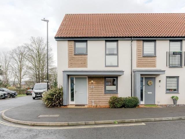 3 bedroom end of terrace house for sale