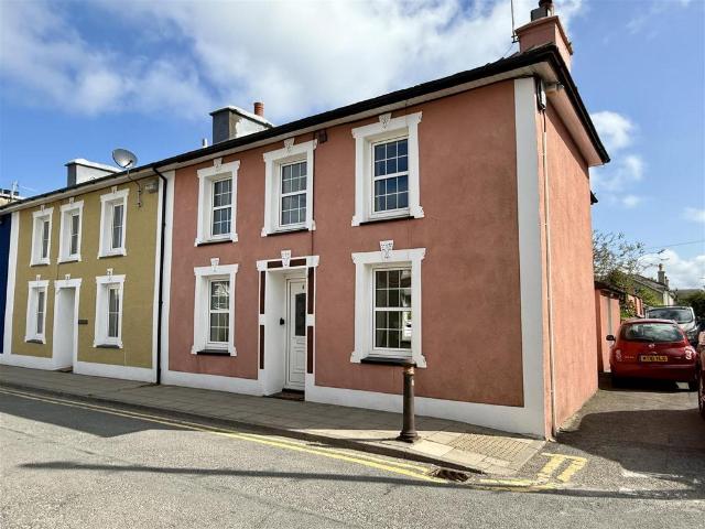 3 bedroom end of terrace house for sale