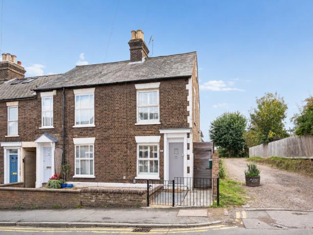 3 bedroom end of terrace house for sale
