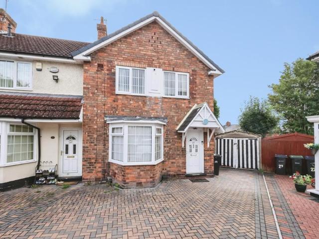 3 bedroom end of terrace house for sale