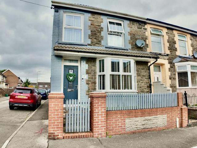 3 bedroom end of terrace house for sale