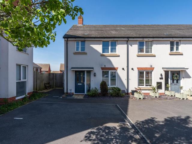 3 bedroom end of terrace house for sale