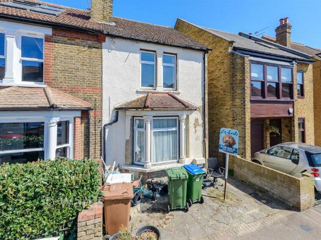 3 bedroom end of terrace house for sale