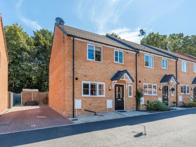 3 bedroom end of terrace house for sale