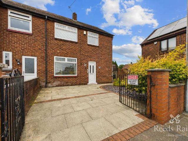 3 bedroom end of terrace house for sale