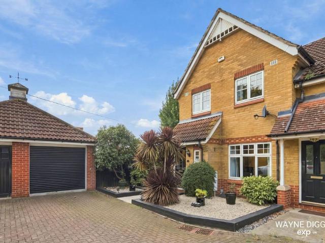 3 bedroom end of terrace house for sale