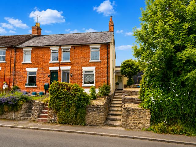 3 bedroom end of terrace house for sale