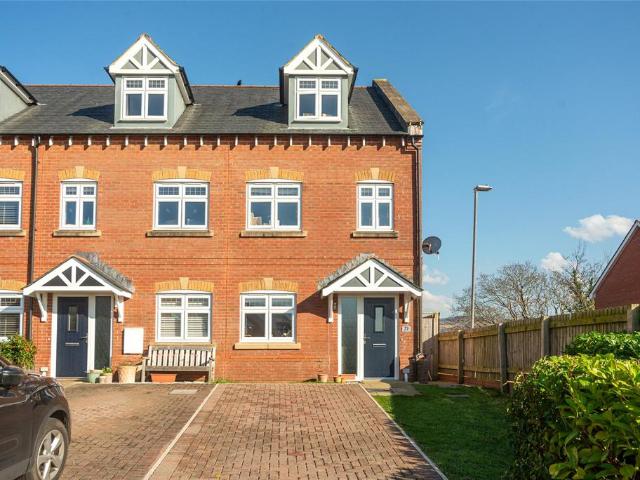 3 bedroom end of terrace house for sale