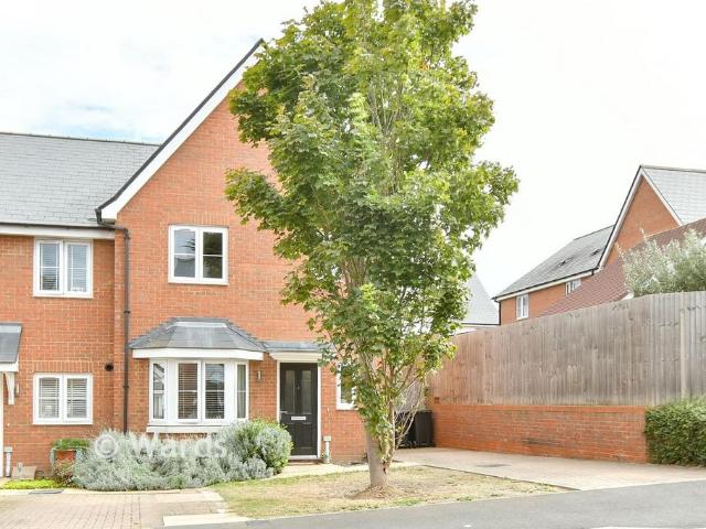 3 bedroom end of terrace house for sale