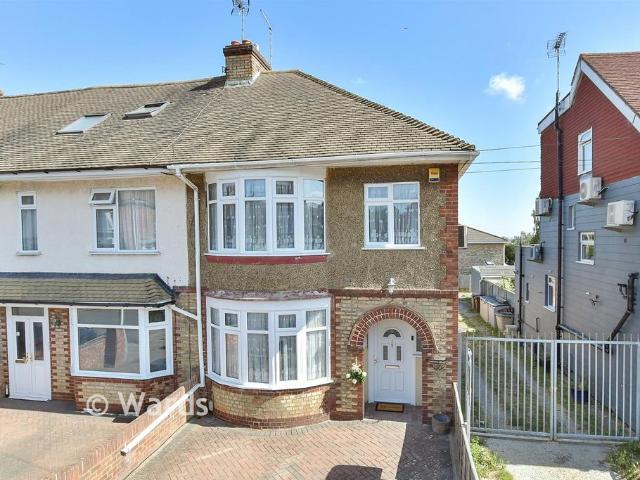 3 bedroom end of terrace house for sale