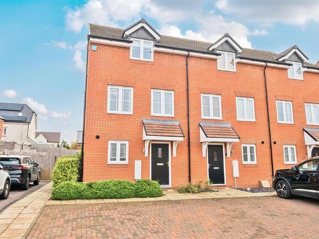 3 bedroom end of terrace house for sale