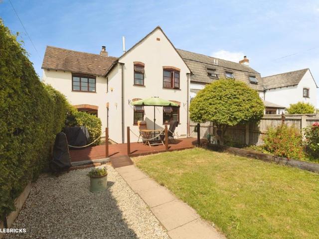 3 bedroom end of terrace house for sale