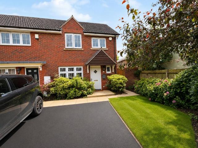 3 bedroom end of terrace house for sale