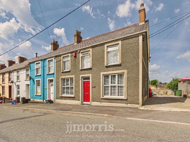 3 bedroom end of terrace house for sale