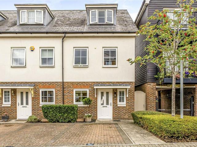 3 bedroom end of terrace house for sale