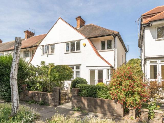 3 bedroom end of terrace house for sale