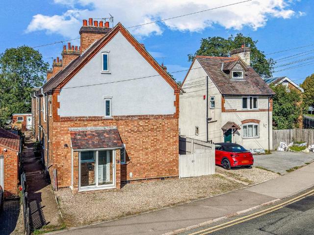 3 bedroom end of terrace house for sale