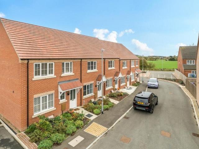 3 bedroom end of terrace house for sale