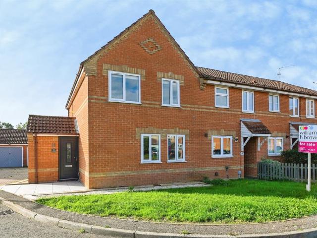 3 bedroom end of terrace house for sale