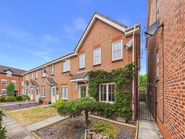 3 bedroom end of terrace house for sale