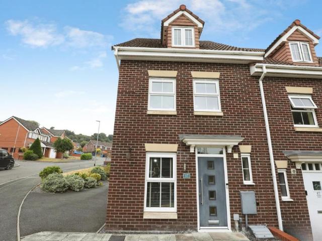 3 bedroom end of terrace house for sale