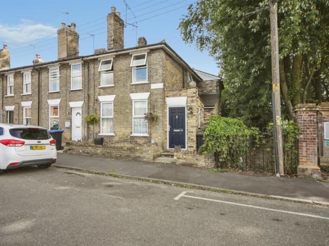 3 bedroom end of terrace house for sale