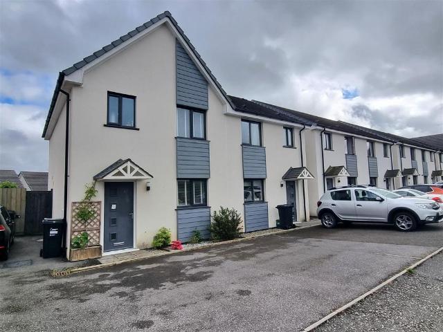 3 bedroom end of terrace house for sale