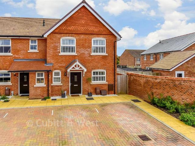 3 bedroom end of terrace house for sale