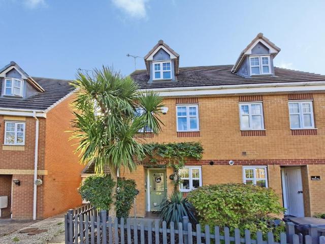 3 bedroom end of terrace house for sale