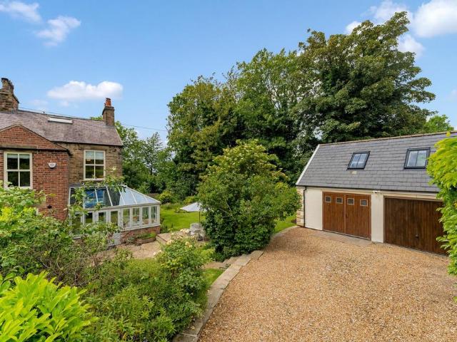 4 bedroom end of terrace house for sale